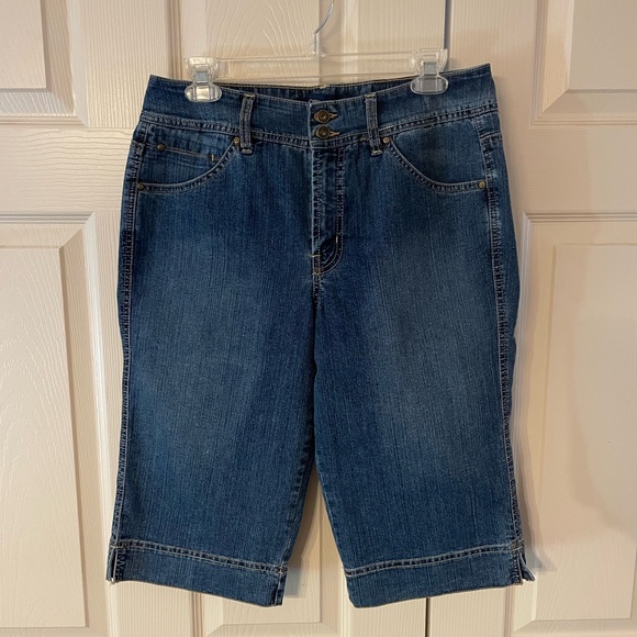 Bandolino Blu, Capris, Blue Jeans, Pockets, Rivets, Stretch, Size 12 - Picture 3 of 15